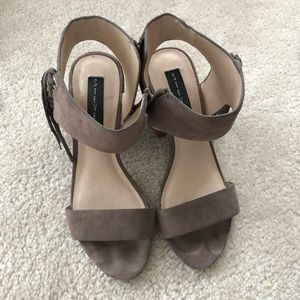 Suede Fringe gray Sandals
